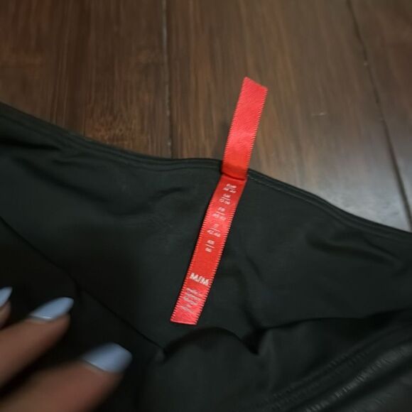 SPANX Leggings Black and White Stripe - Size Medium - Like New - Picture 3 of 3